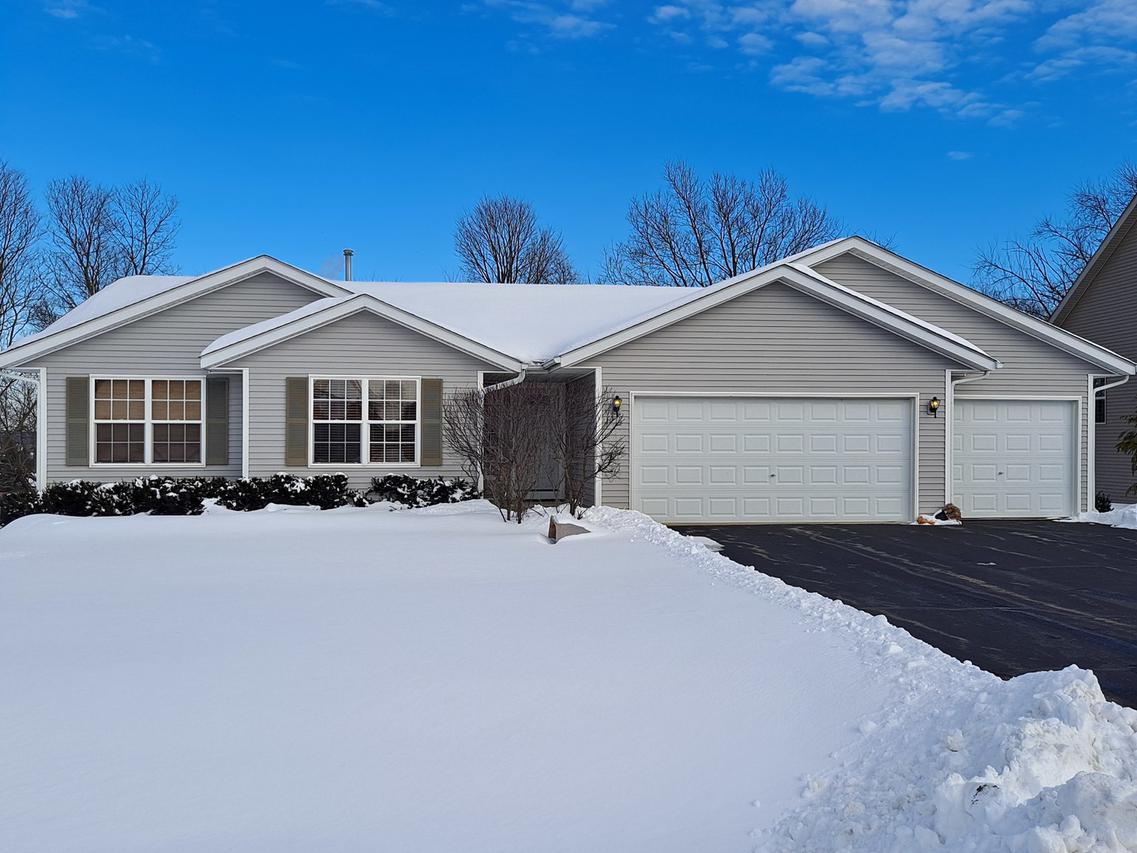 9947 Lismore Rd., Roscoe, IL 61073