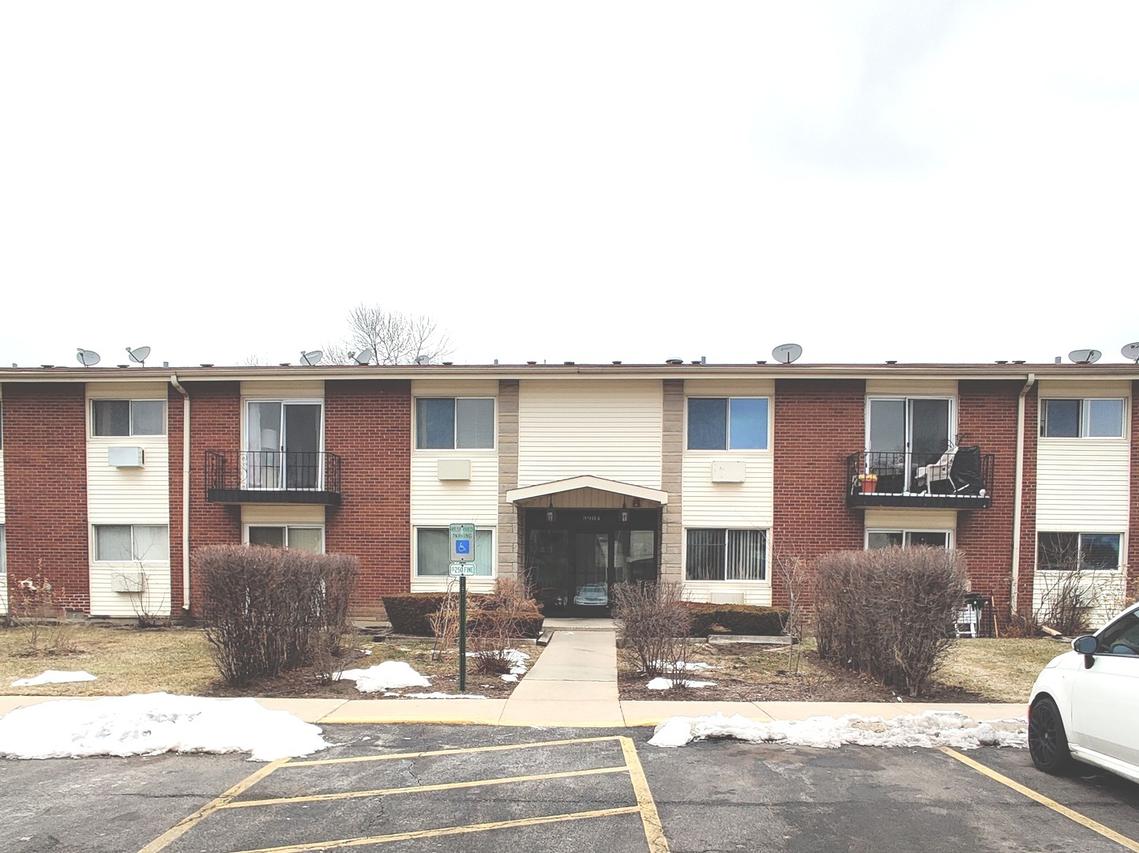8904 Jody Ln. #106F, Des Plaines, IL 60016