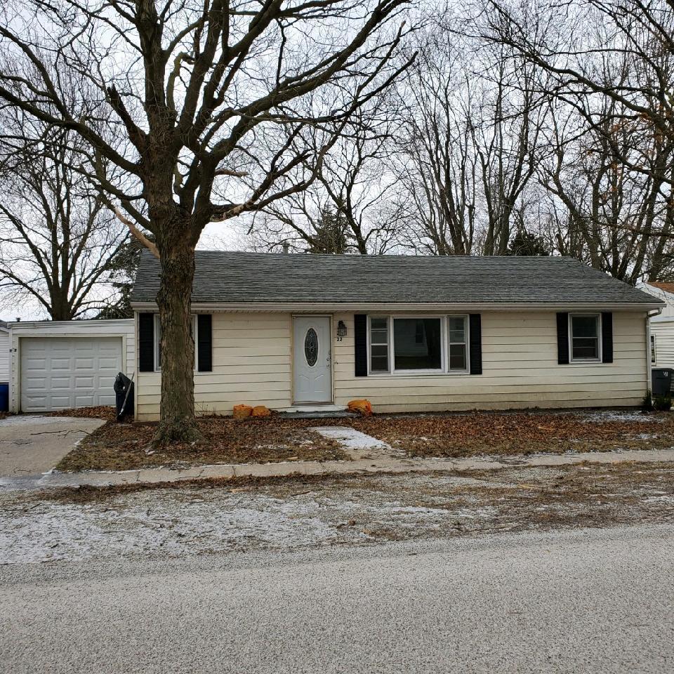 22 E Chestnut St., Piper City, IL 60959