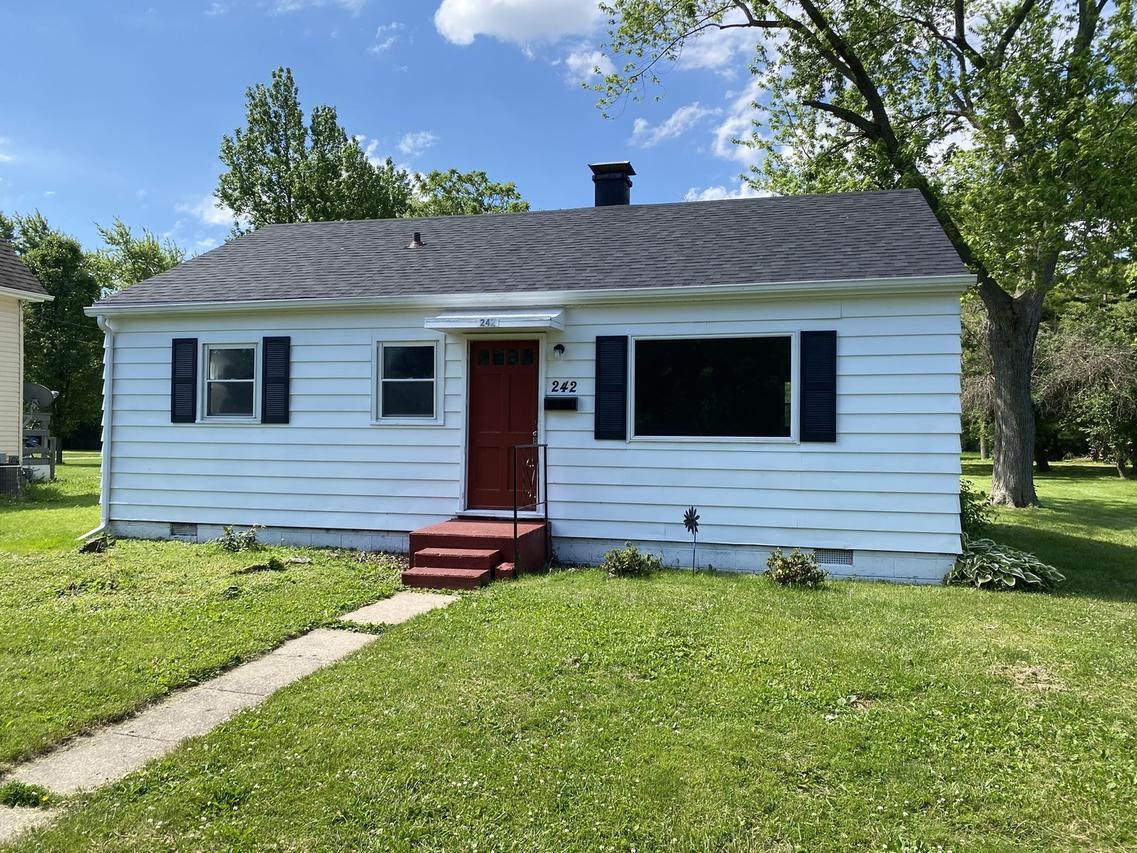 242 E Spruce St., Paxton, IL 60957