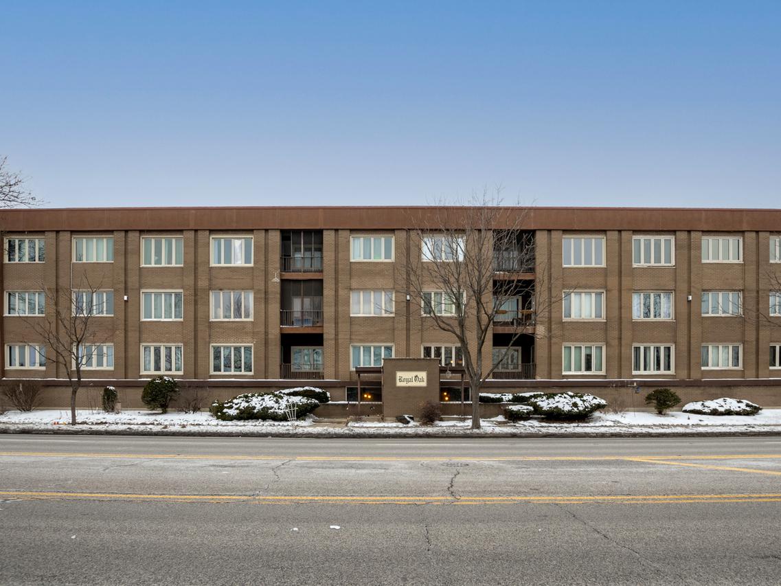 10048 S Pulaski Rd. #3E, Oak Lawn, IL 60453