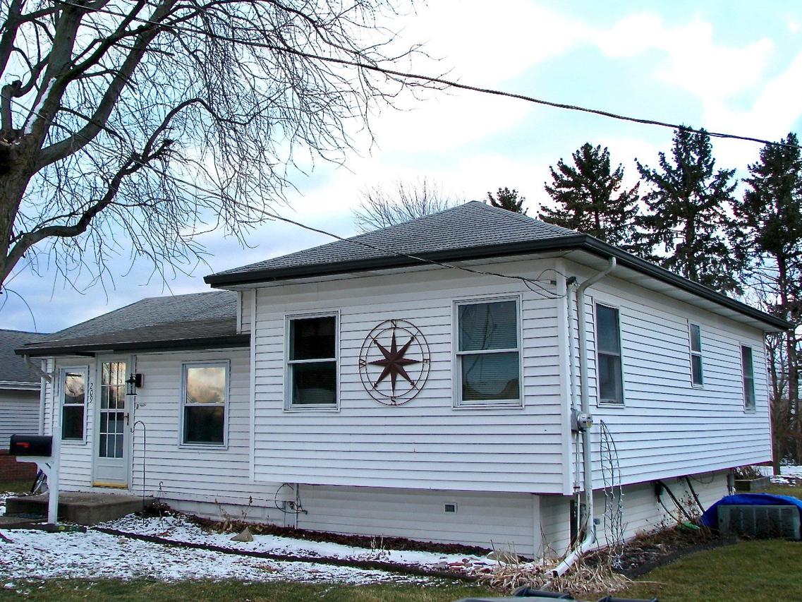 209 E 3rd St., Arthur, IL 61911