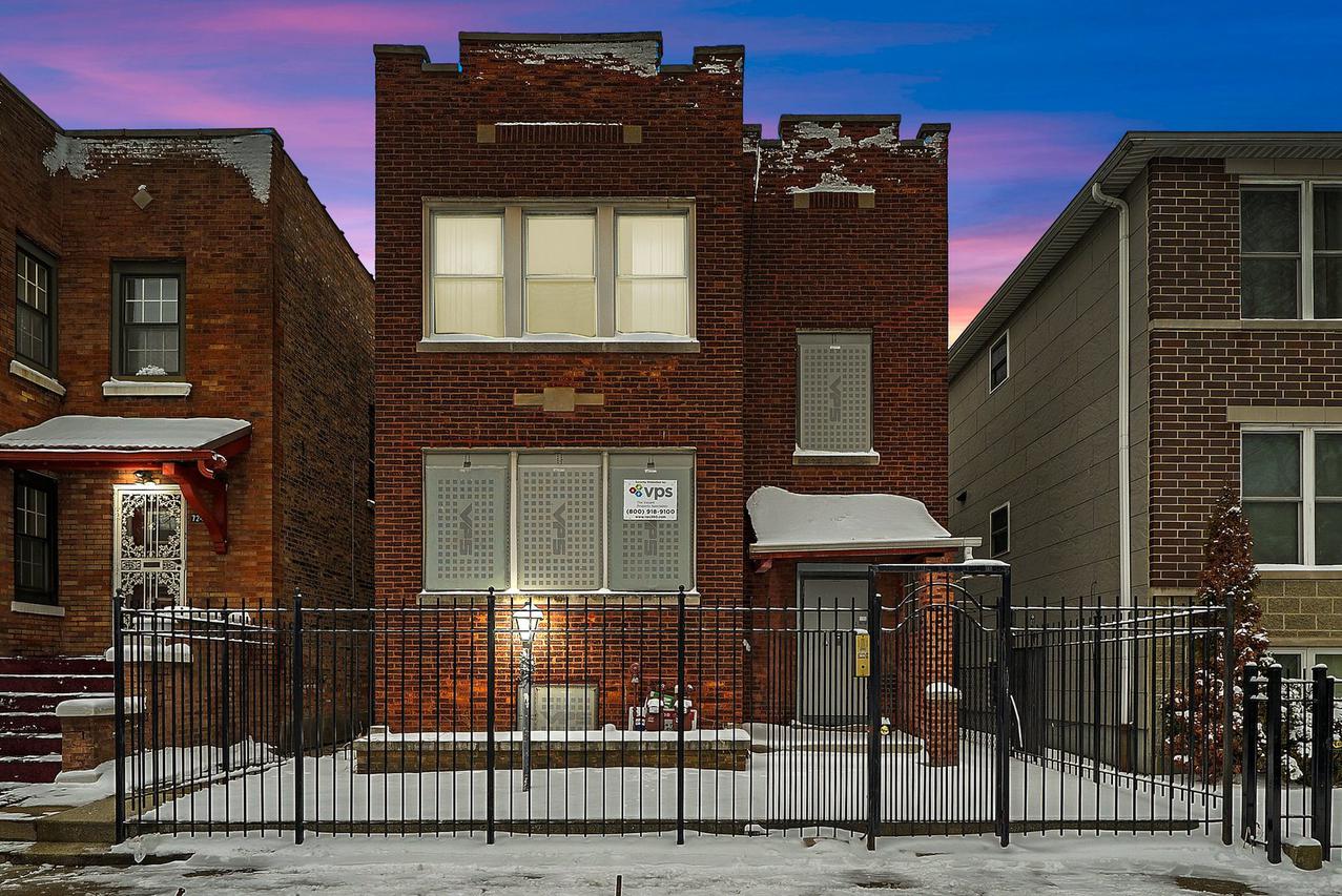 7240 S Cornell Ave., Chicago, IL 60649