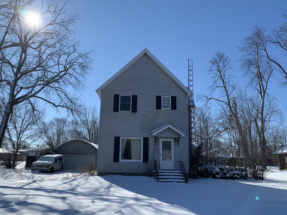 14 E Walnut St., Piper City, IL 60959