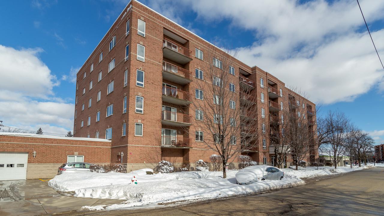 1476 Perry St. #302, Des Plaines, IL 60016