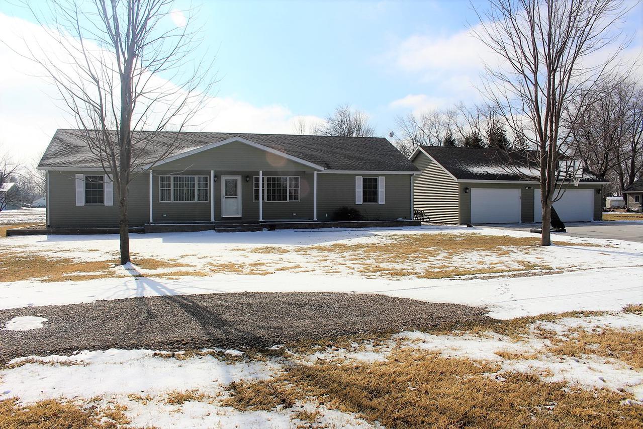 101 E Third, Dewitt, IL 61735