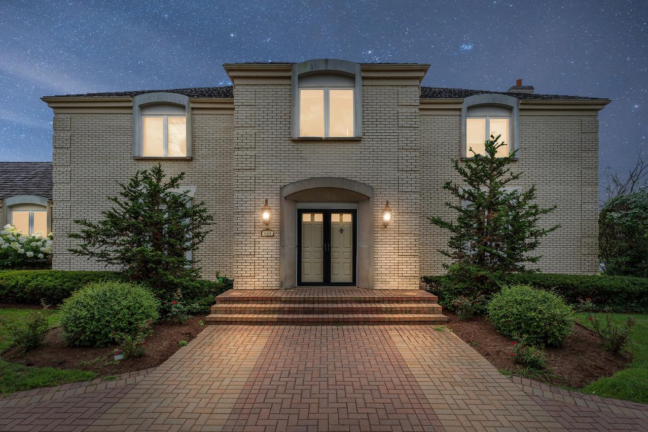 603 Mallard Ln., Oak Brook, IL 60523