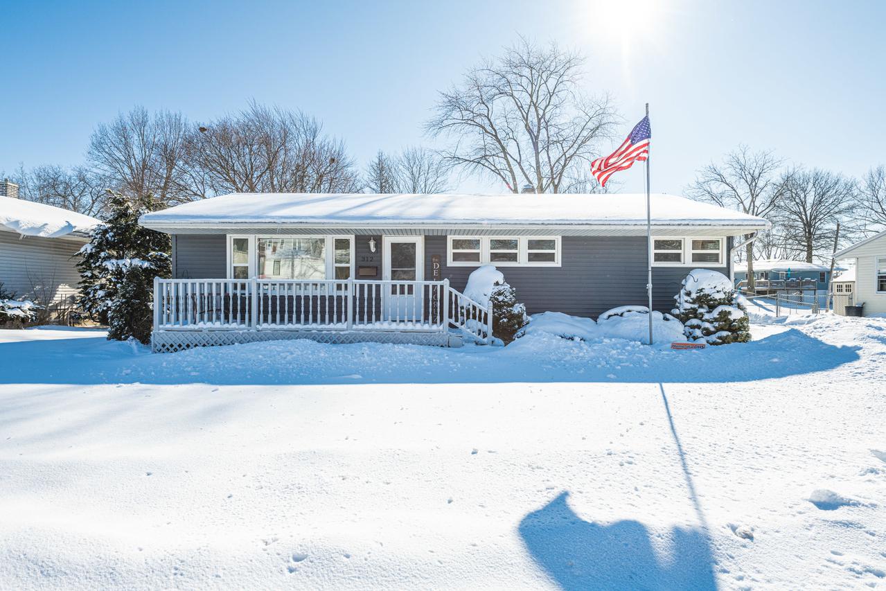 312 W Taylor St., Dekalb, IL 60115