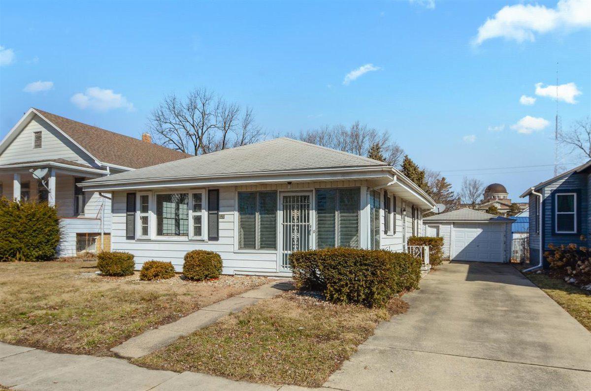 229 W Pells St., Paxton, IL 60957