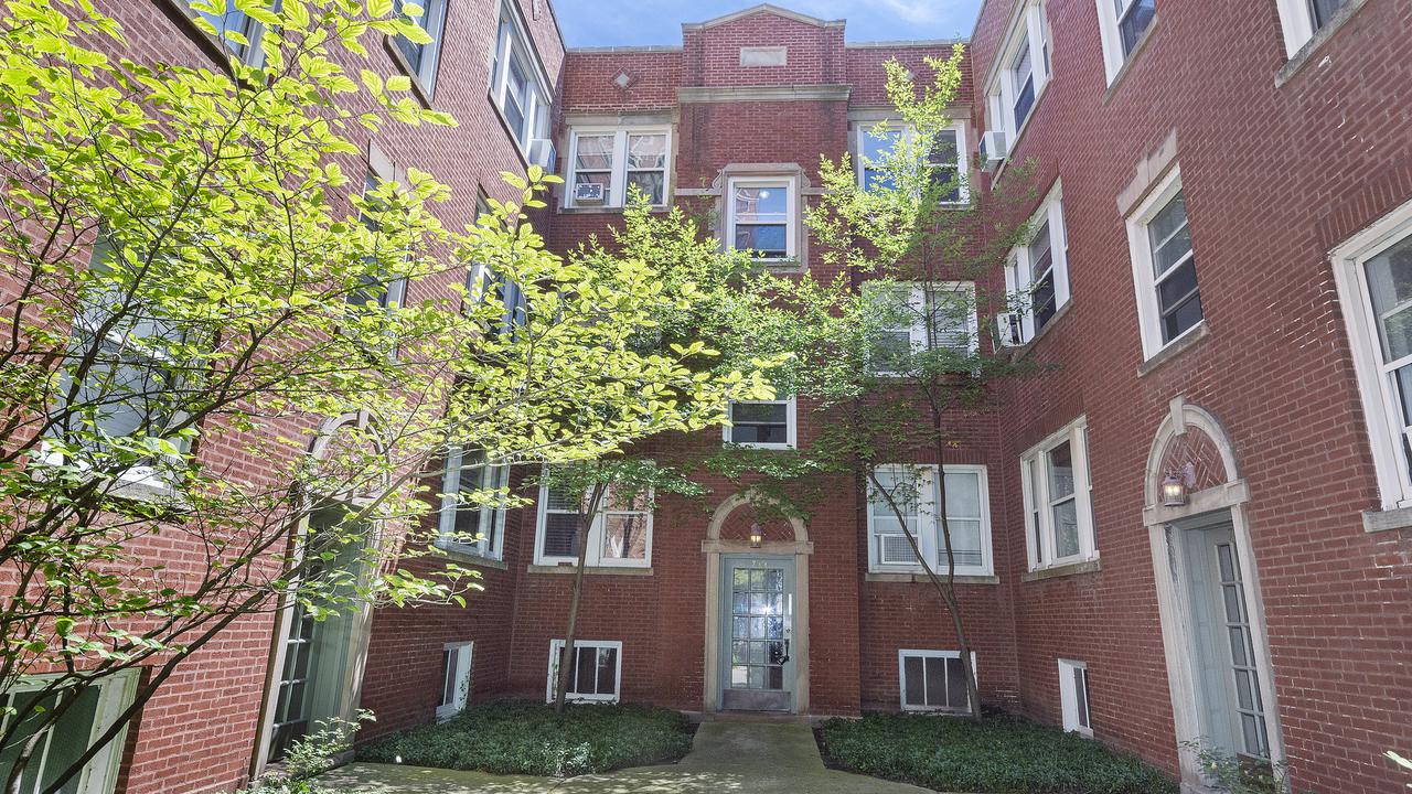 731 W Bittersweet Pl. #1S, Chicago, IL 60613