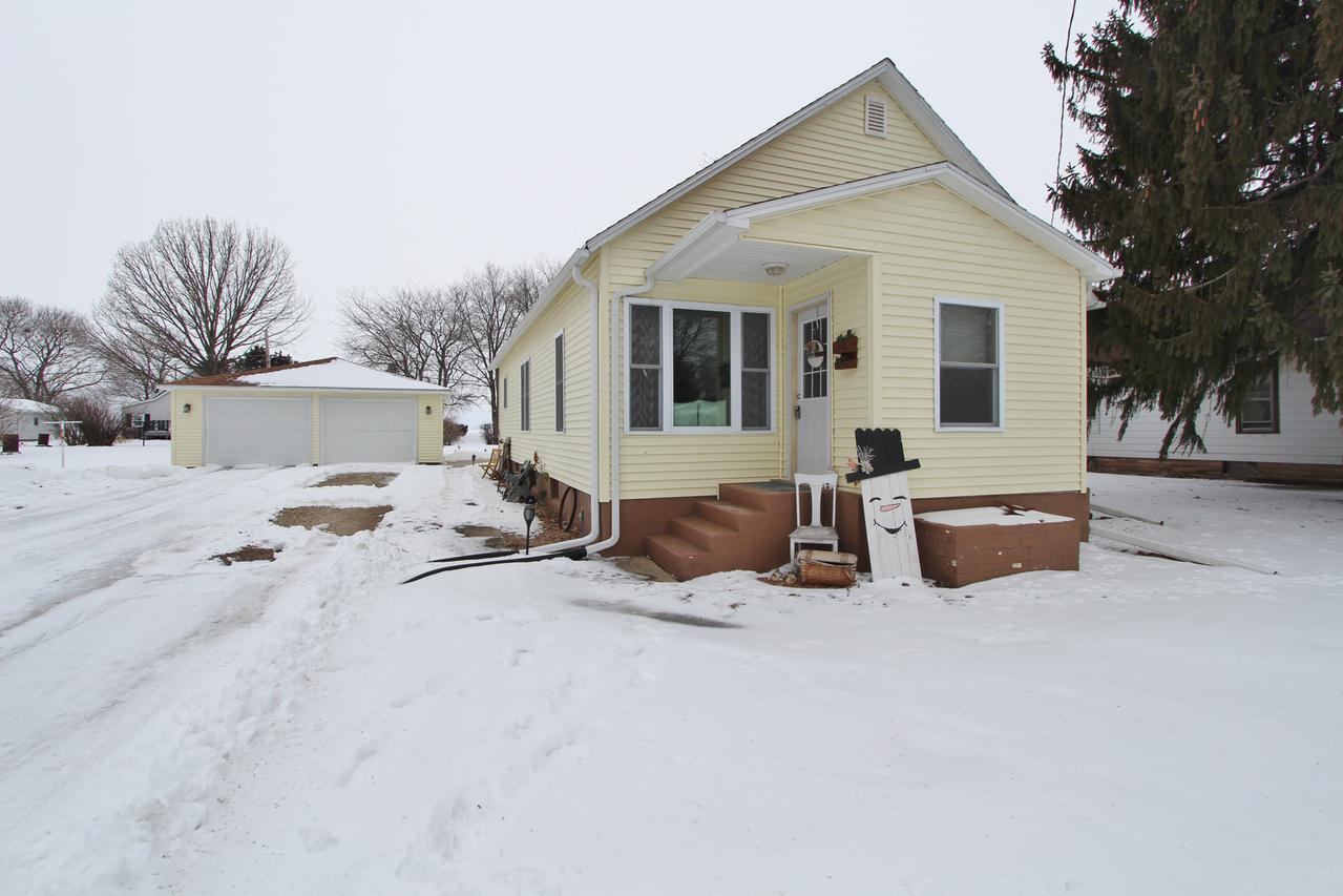 203 S 3rd St., Cherry, IL 61317