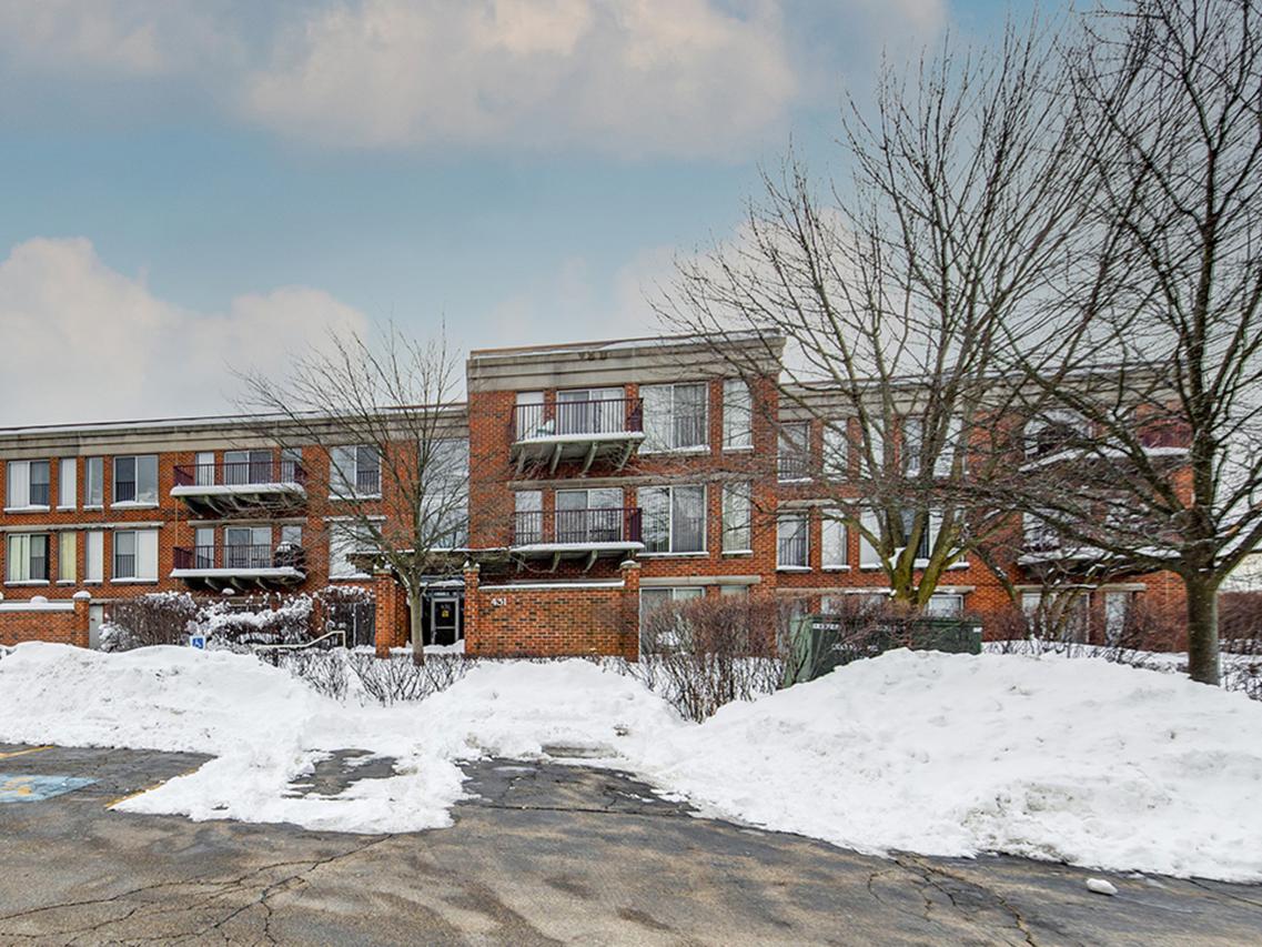 431 Kelburn Rd. #314, Deerfield, IL 60015