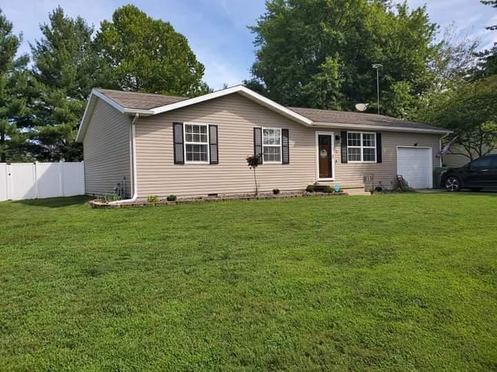 11 Lakewood Dr., Centralia, IL 62801