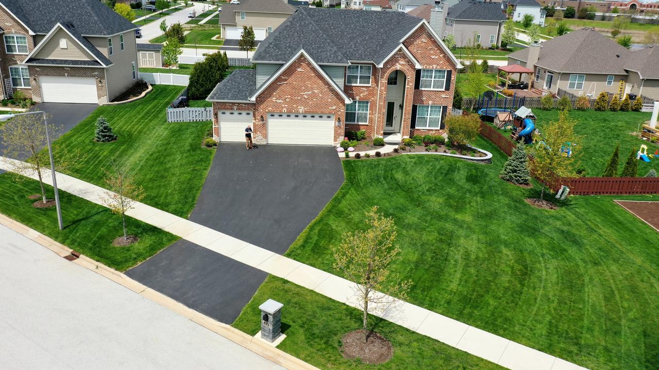 825 Carly Ct., Yorkville, IL 60560