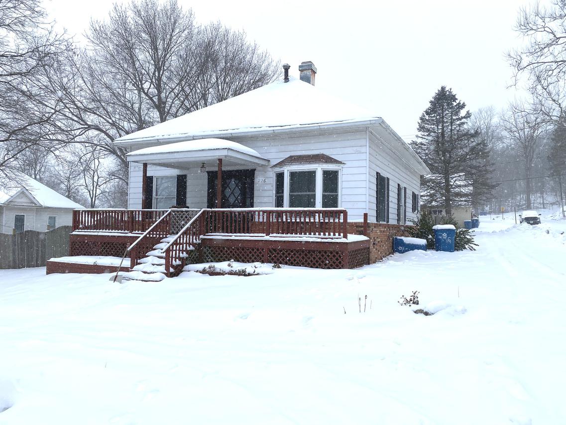 226 S High St., Depue, IL 61322