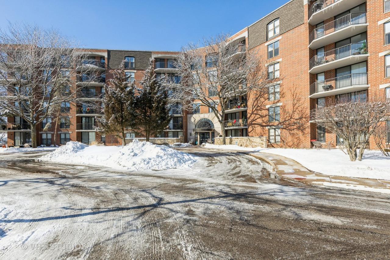 511 Aurora Ave. #401, Naperville, IL 60540