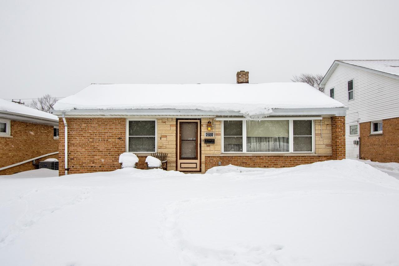 8211 N Washington St., Niles, IL 60714