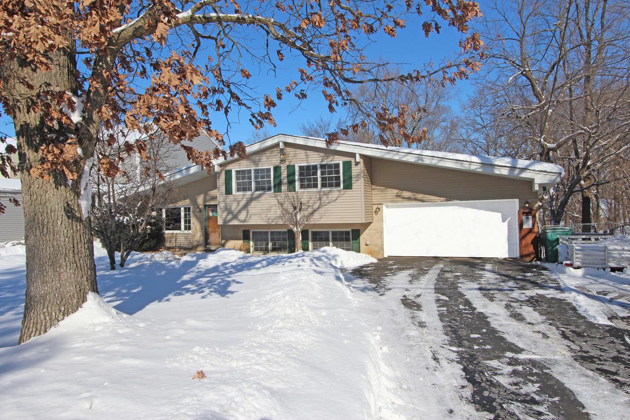 21730 W Ravine Dr., Lake Zurich, IL 60047