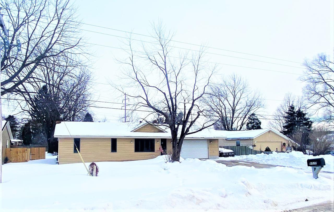 9527 N 2nd St., Machesney Park, IL 61115
