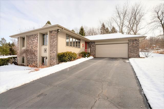 7570 Nan Dr., Roscoe, IL 61073