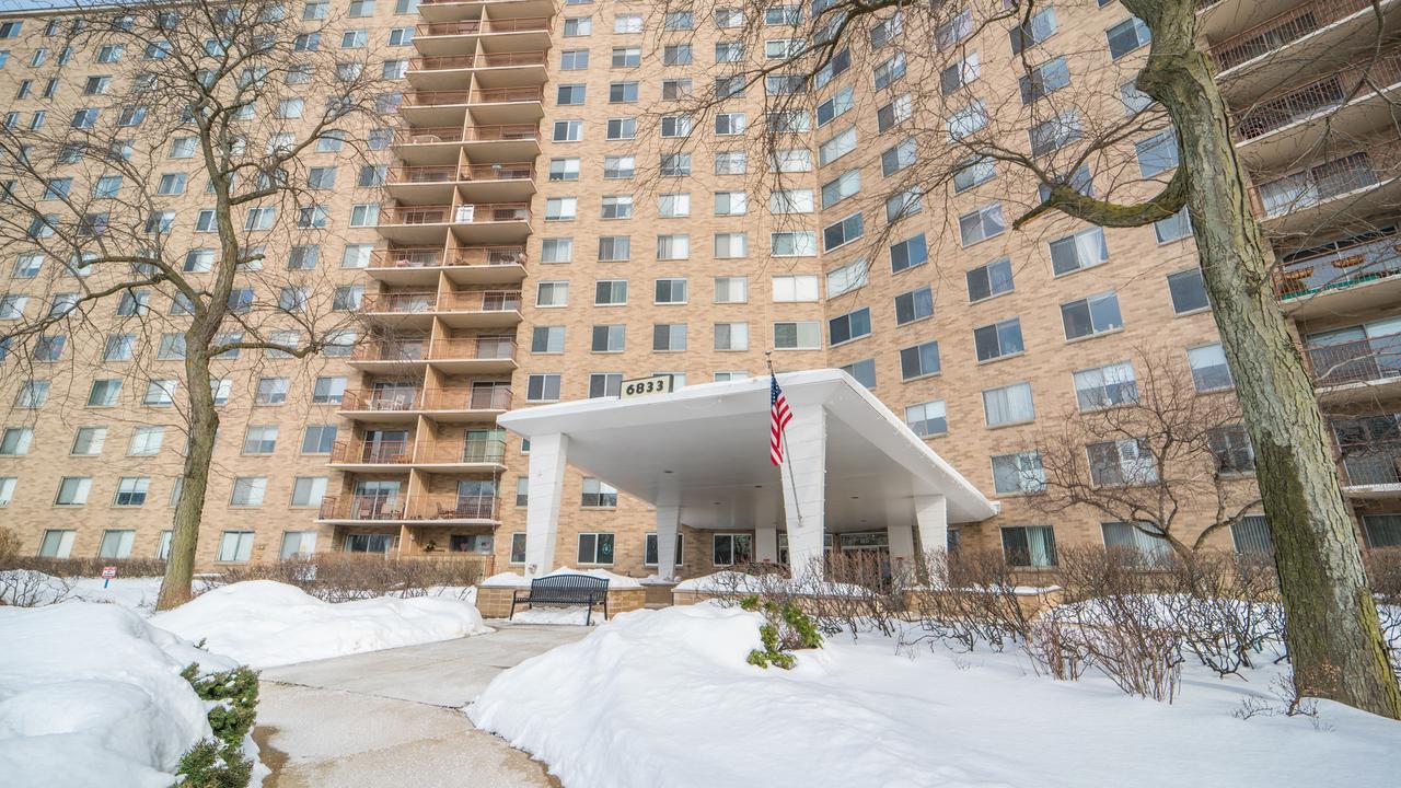 6833 N Kedzie Ave. #1114, Chicago, IL 60645