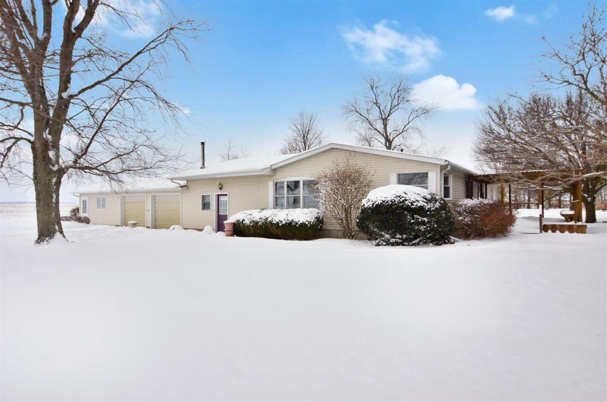 1741 N 1400 East Rd., Roberts, IL 60962