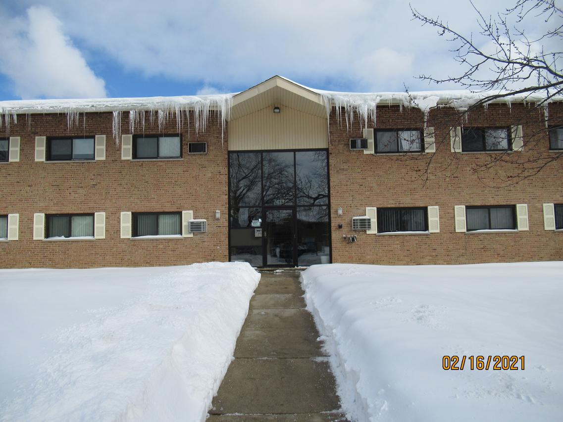 7413 Brookdale Dr. #3-201, Darien, IL 60561