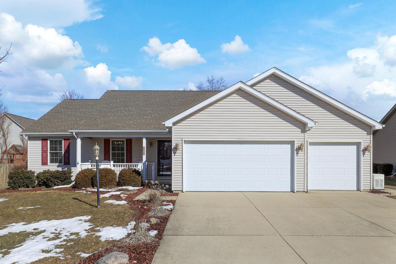 1702 Locust Dr., St. Joseph, IL 61873