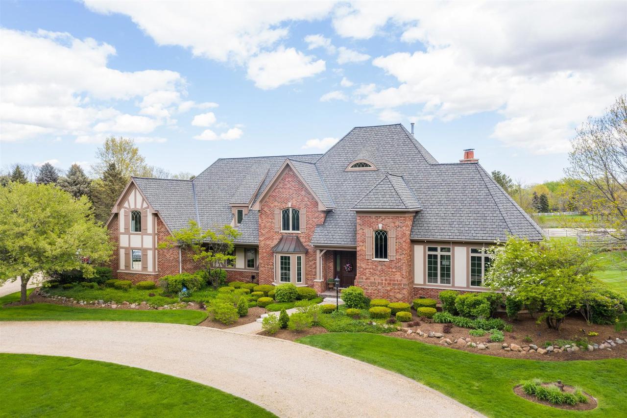 34W067 White Thorne Rd., Wayne, IL 60184