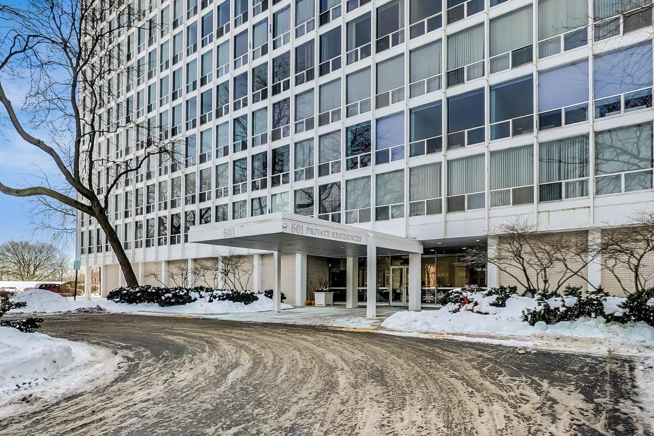 601 E 32nd St. #209, Chicago, IL 60616
