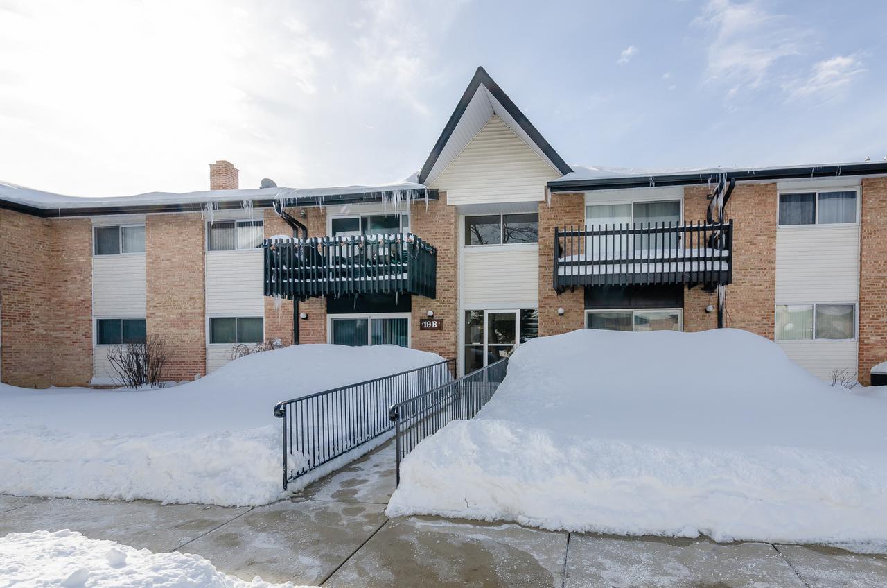 19B Kingery Quarter #207, Willowbrook, IL 60527