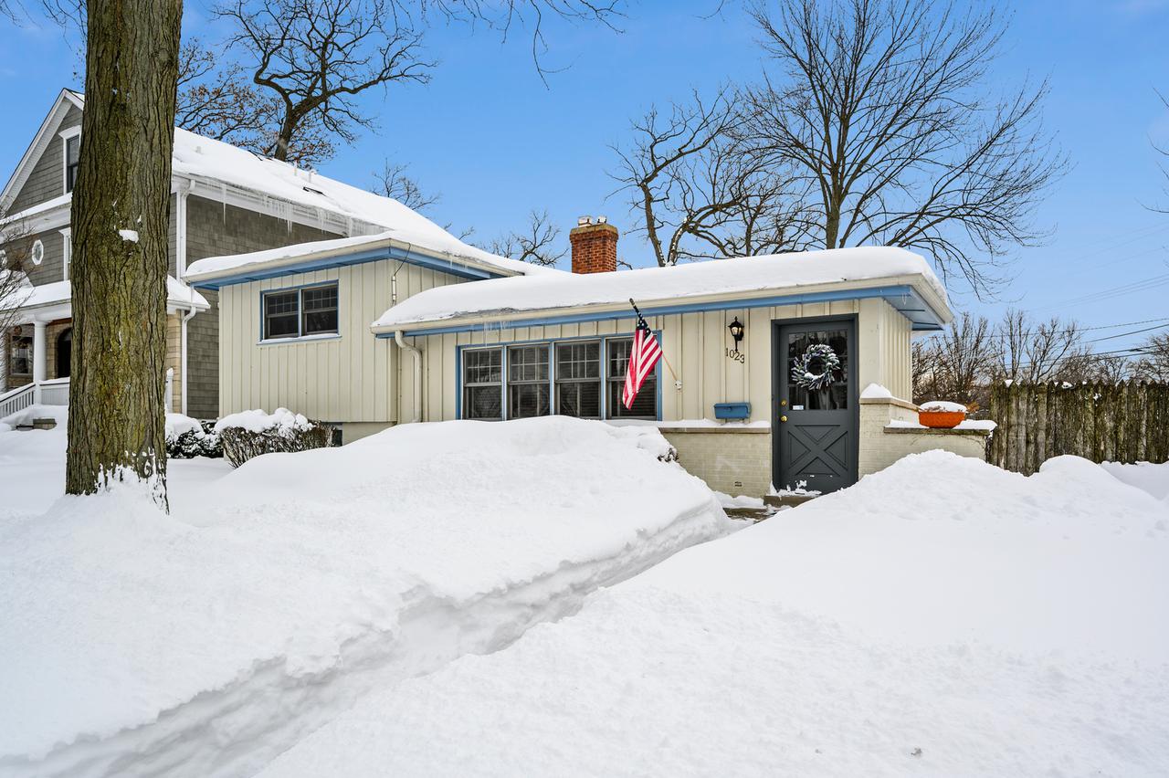 1023 Oakwood Ave., Wilmette, IL 60091