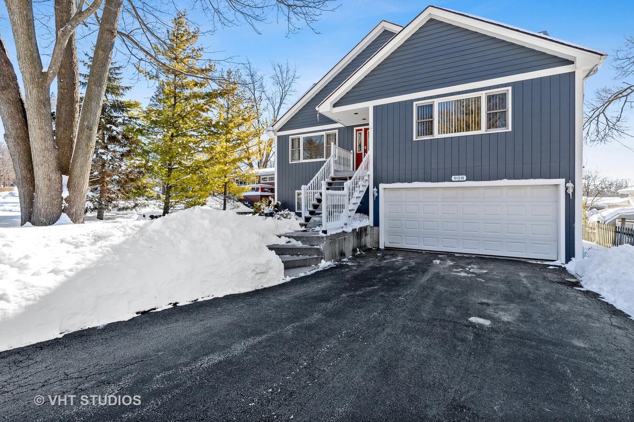908 Pershing Dr., Wauconda, IL 60084