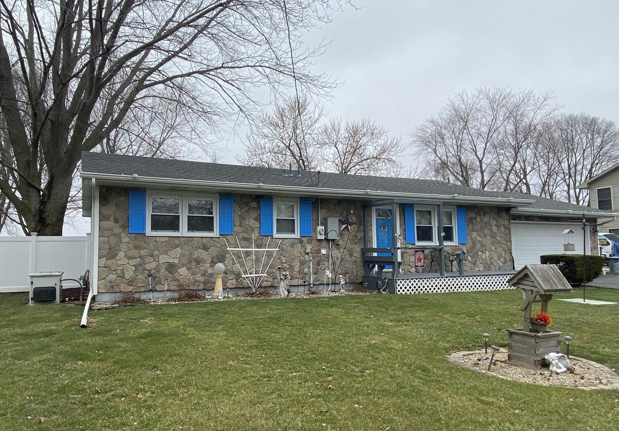 9467 E 3000n Rd., Momence, IL 60954