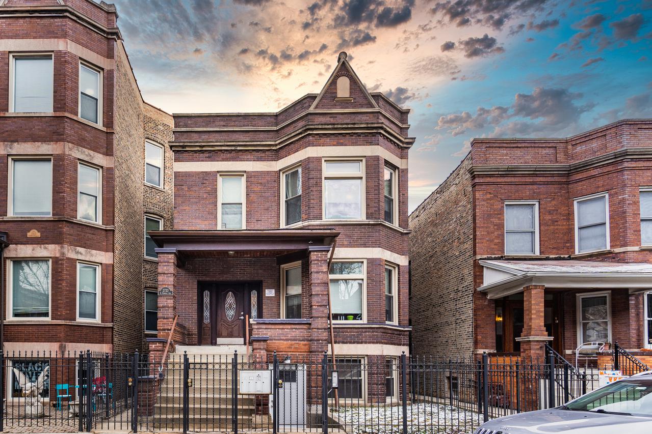 2723 N Kimball Ave., Chicago, IL 60647