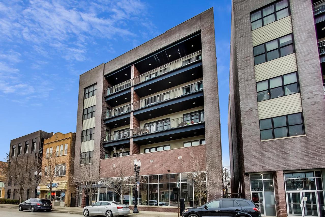 1842 W Irving Park Rd. #203, Chicago, IL 60613