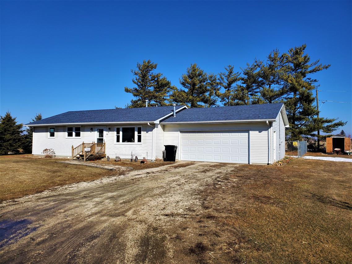 181 3rd St., Buckingham, IL 60917