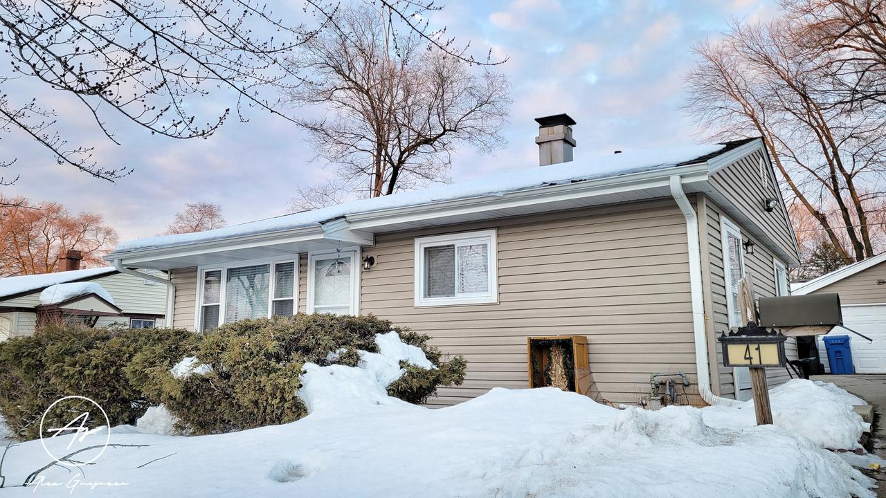 41 Ash St., Carpentersville, IL 60110