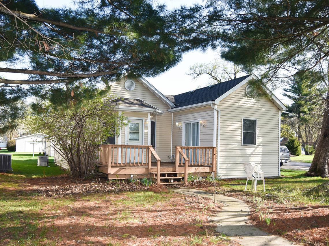 190 E 1st St., Coal City, IL 60416