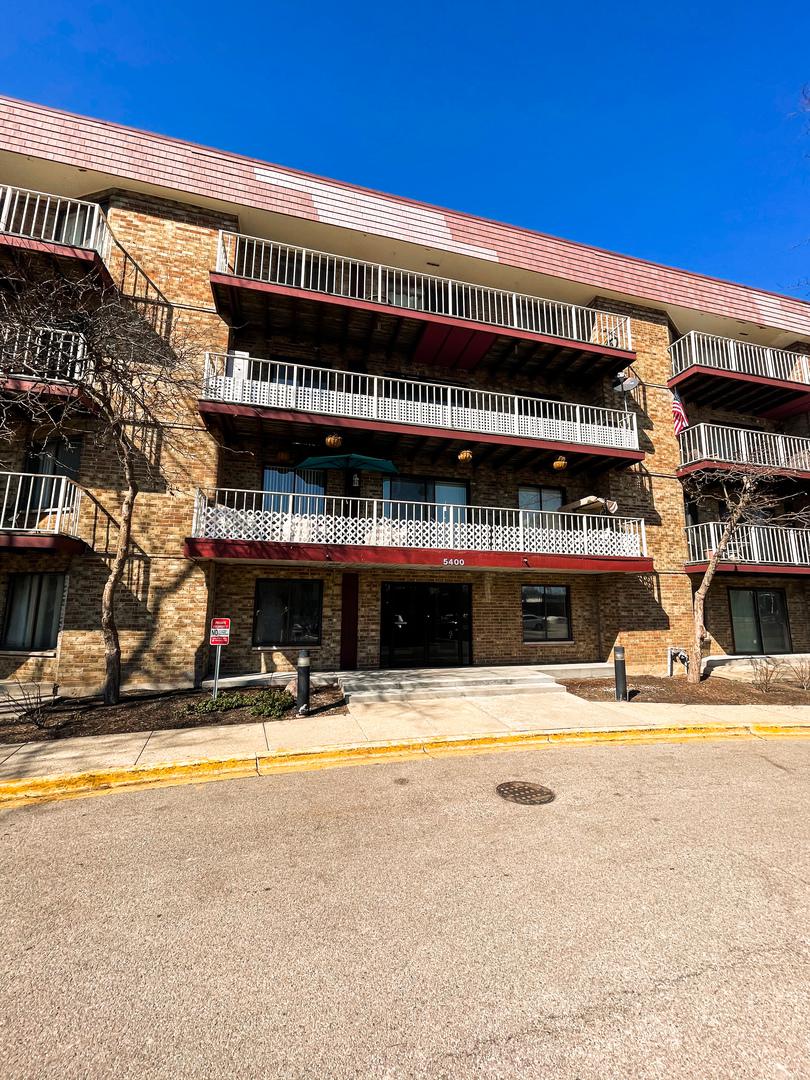 5400 Astor Ln. #307, Rolling Meadows, IL 60008