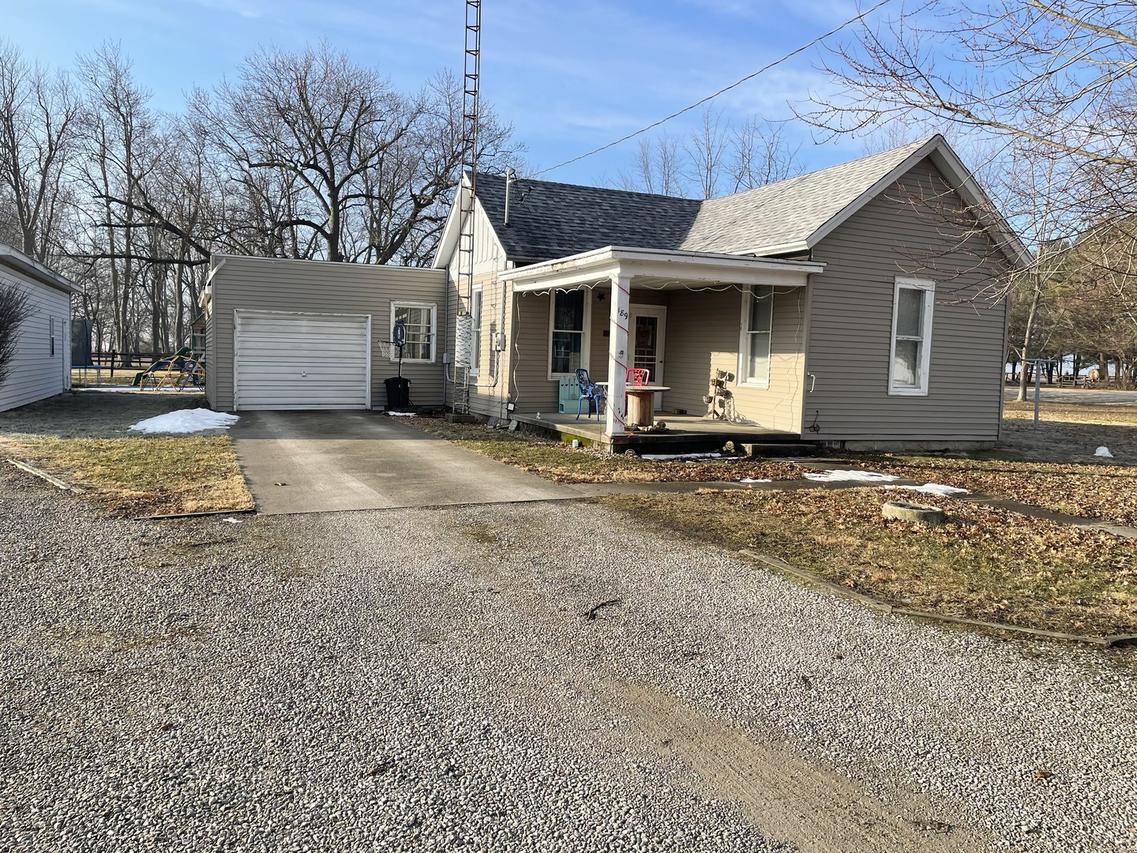 189 Western Ave., Hume, IL 61932