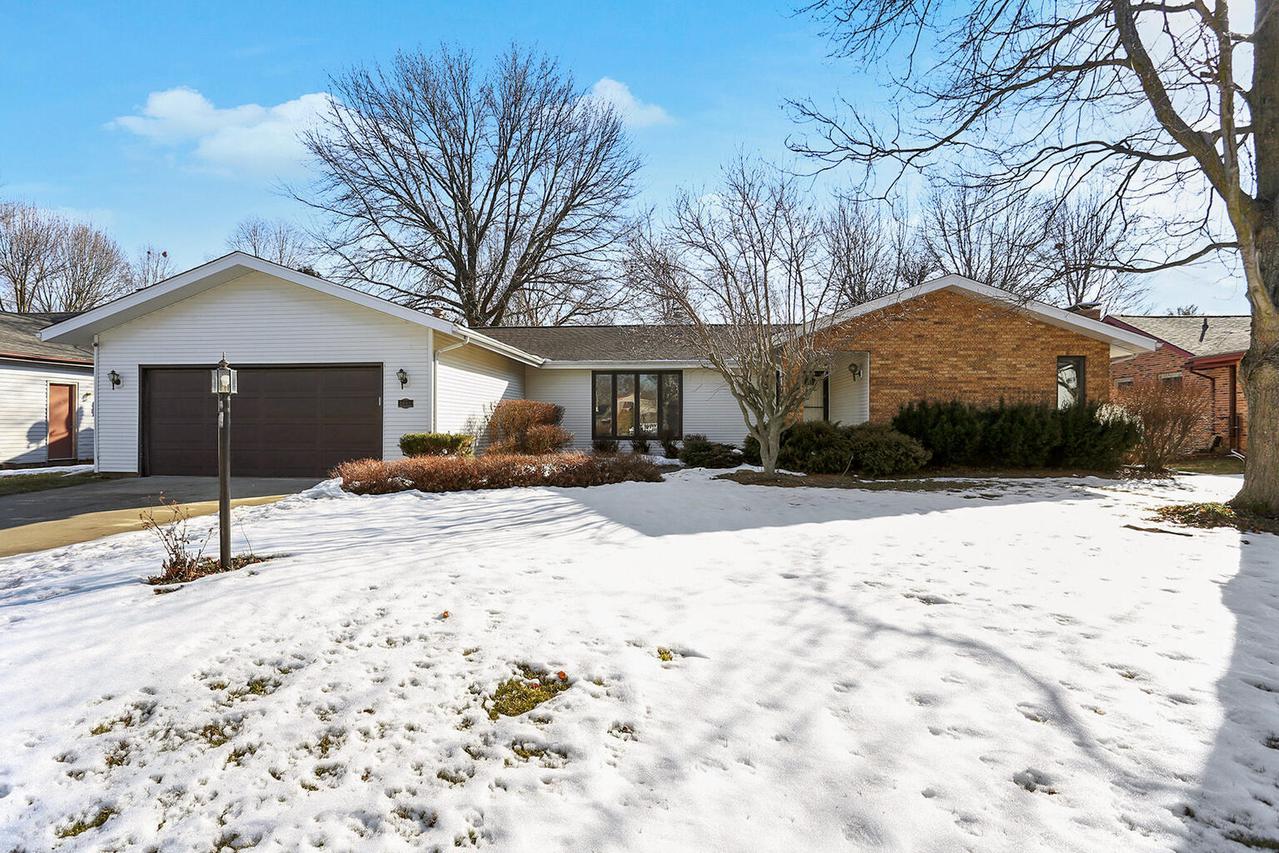 1802 Old Maple Ln., Savoy, IL 61874