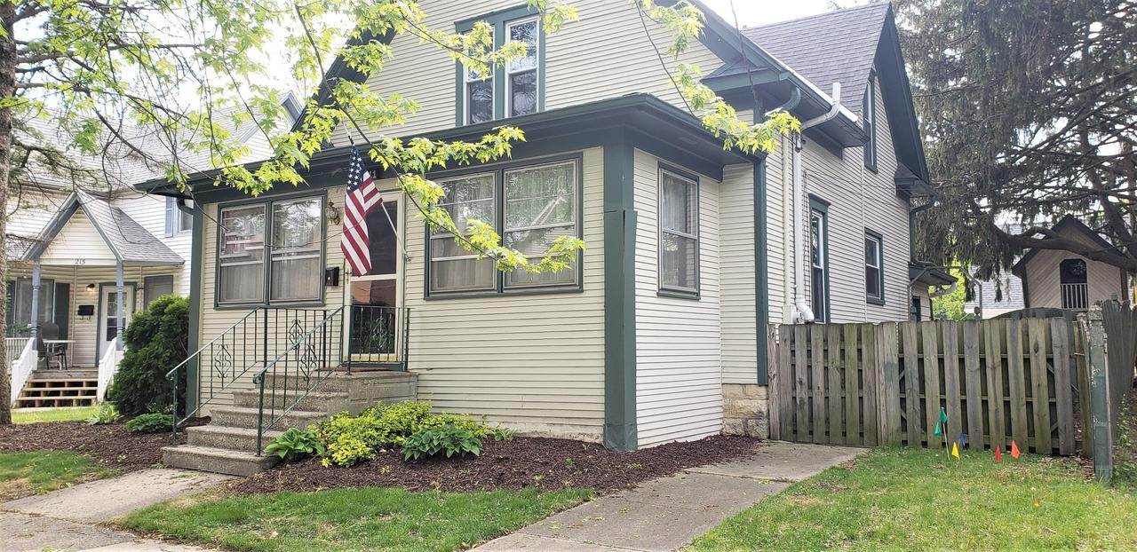 211 Maplewood Ave., Dekalb, IL 60115