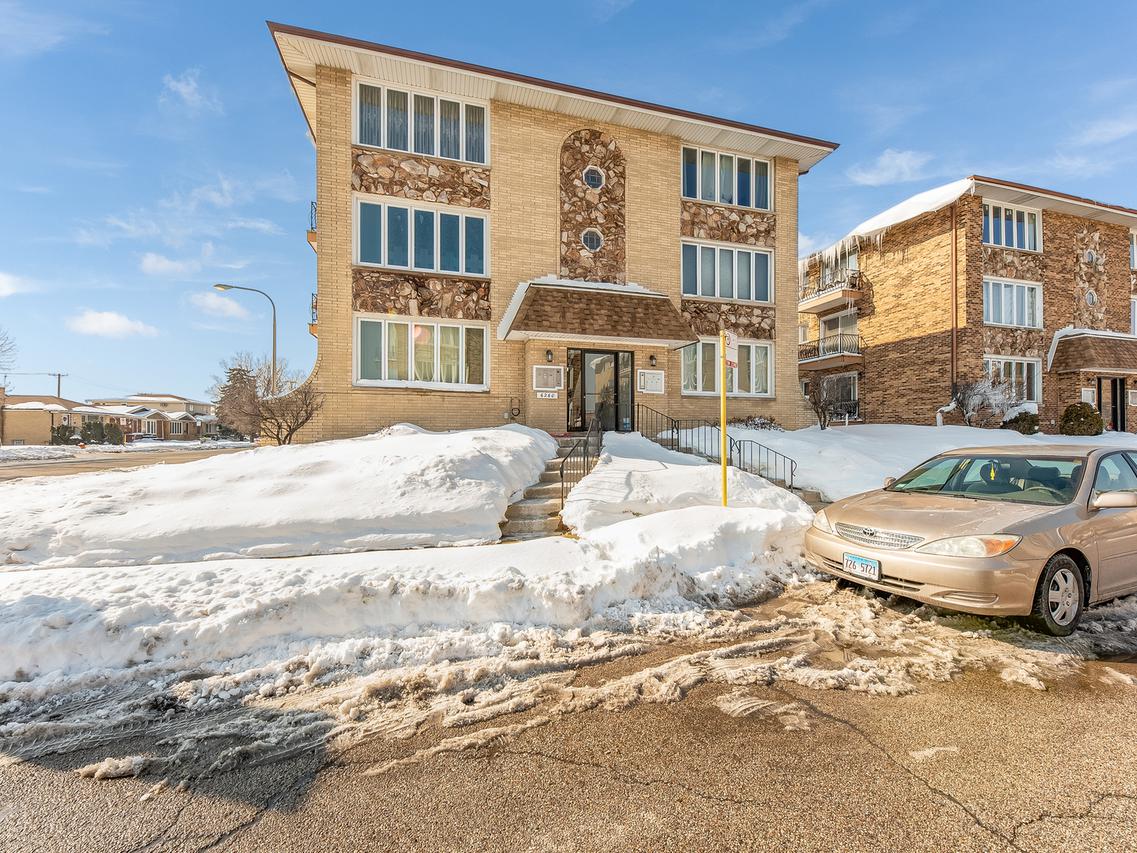 6260 S Newland Ave. #11N, Chicago, IL 60638