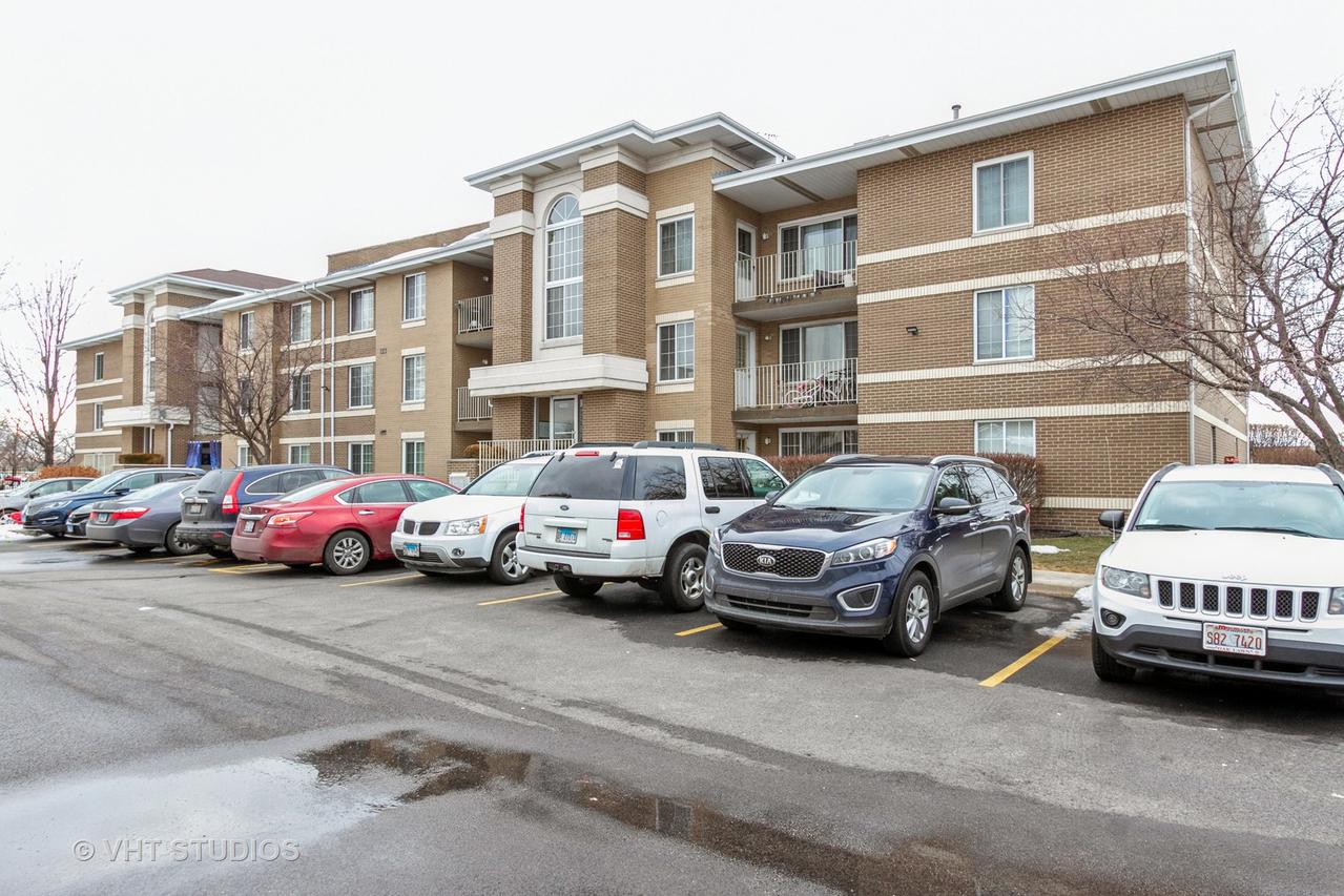 4231 W 76th St. #305, Chicago, IL 60652