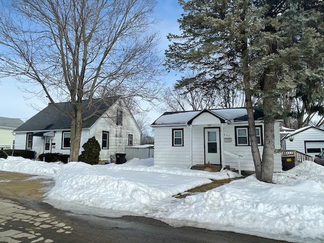 807 N Brewster Ave., Freeport, IL 61032