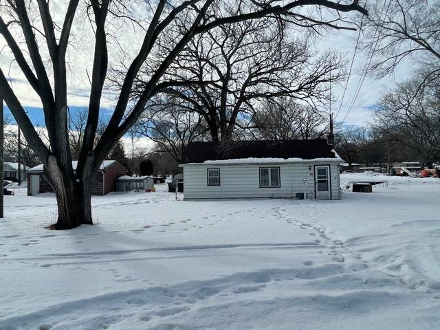 806 N Hunt Ave., Freeport, IL 61032