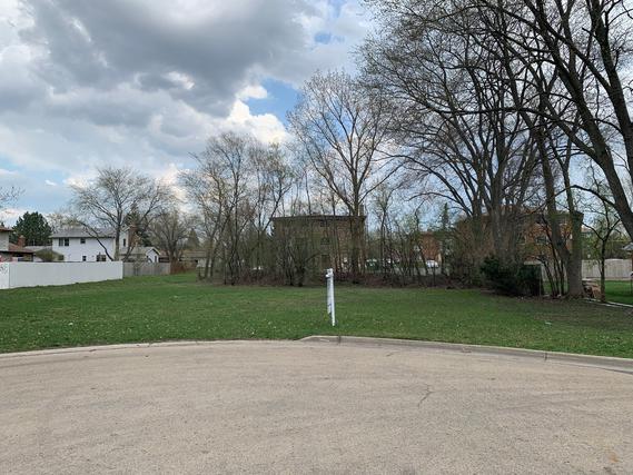 329 10th St., Wheeling, IL 60090