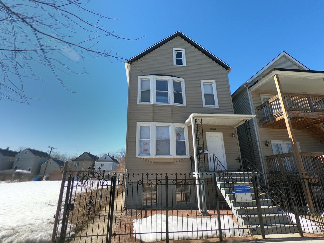 8524 S Buffalo Ave., Chicago, IL 60617