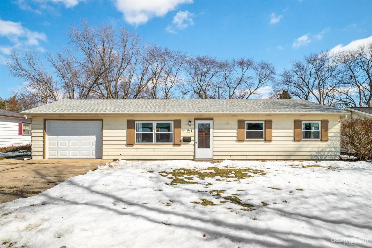 211 W Arrowhead St., North Aurora, IL 60542